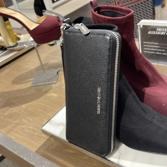 MICHAEL KORS LARGE TRAVEL CONTINENTAL WRISTLET WALLET PHONEHOLDER BLACK /Silve - Picture 16 of 16